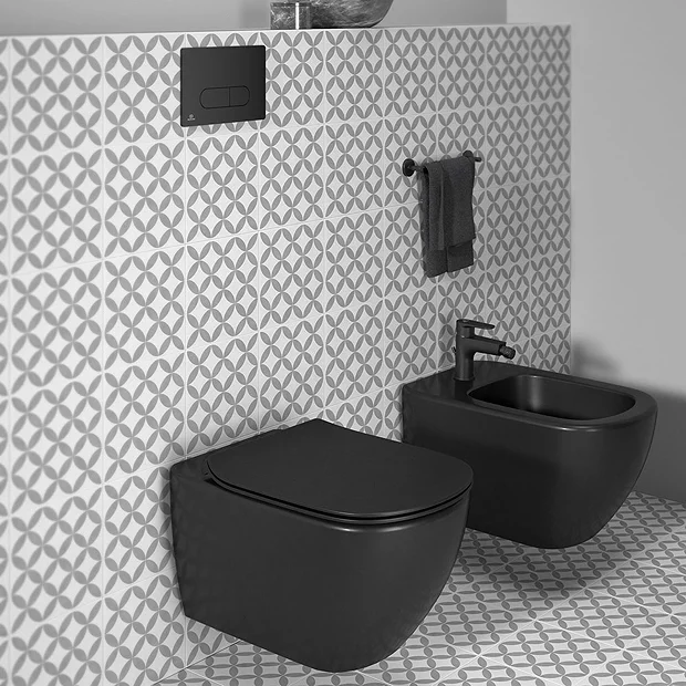 Ideal Standard Tesi Silk Black AquaBlade Wall Hung WC + Soft Close Seat - Image 5