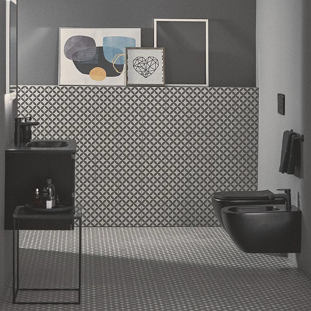 Ideal Standard Tesi Silk Black AquaBlade Wall Hung WC + Soft Close Seat - Image 6